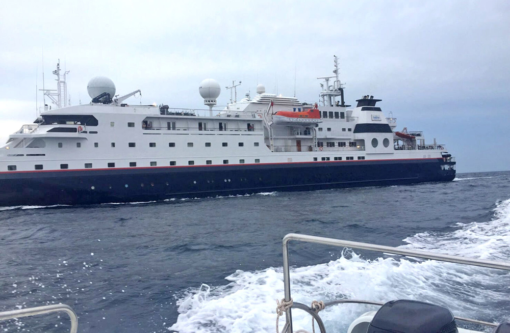 Все пассажиры круизного лайнера «La Belle Des Ocean» спасены